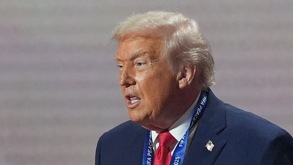 fifa kommenterar vm-kaoset medan trump stoppar visum – läs senaste nyheterna och analysen.
