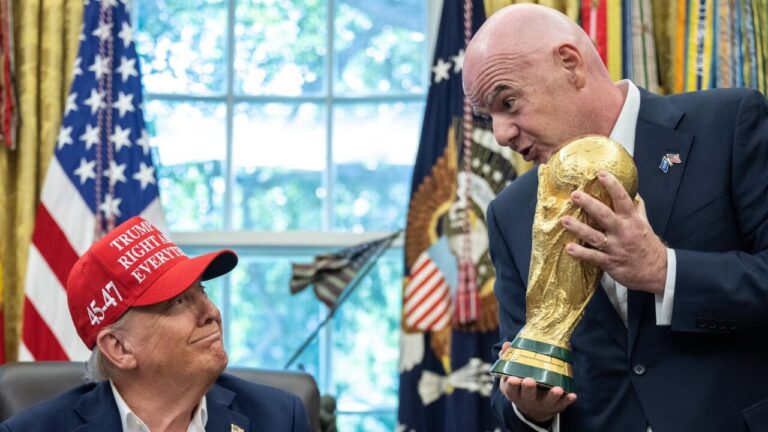 utforska donald trumps roll och usa:s förberedelser inför vm 2026 i denna detaljerade analys.