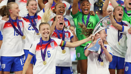 englands sena start i vm 2026 skapar oro inför träningsmatcherna och påverkar lagets förberedelser.