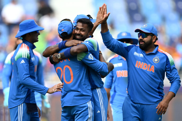 pakistan bojkottar indien i t20-vm, vilket skapar spänning och kontrovers i cricketvärlden.